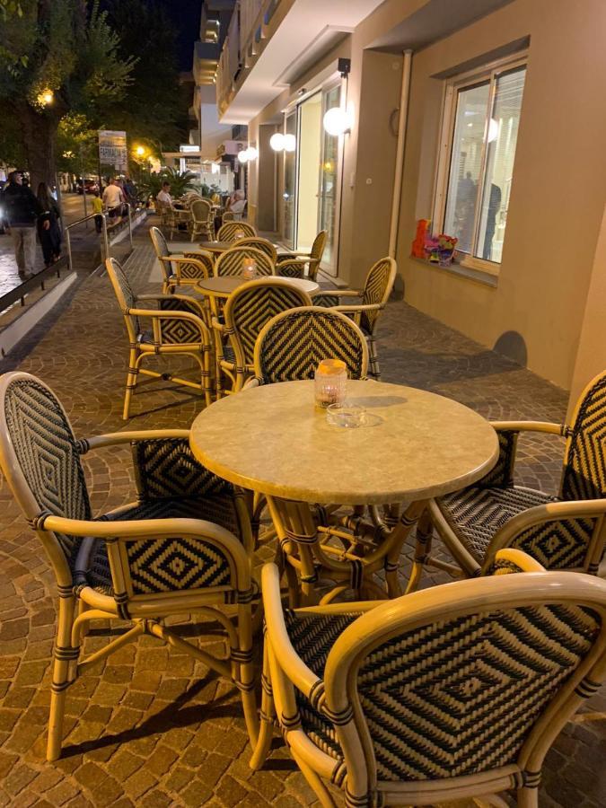 Hotel Des Bains Cattolica Exterior foto