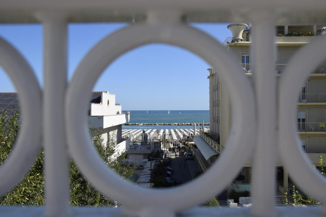 Hotel Des Bains Cattolica Exterior foto
