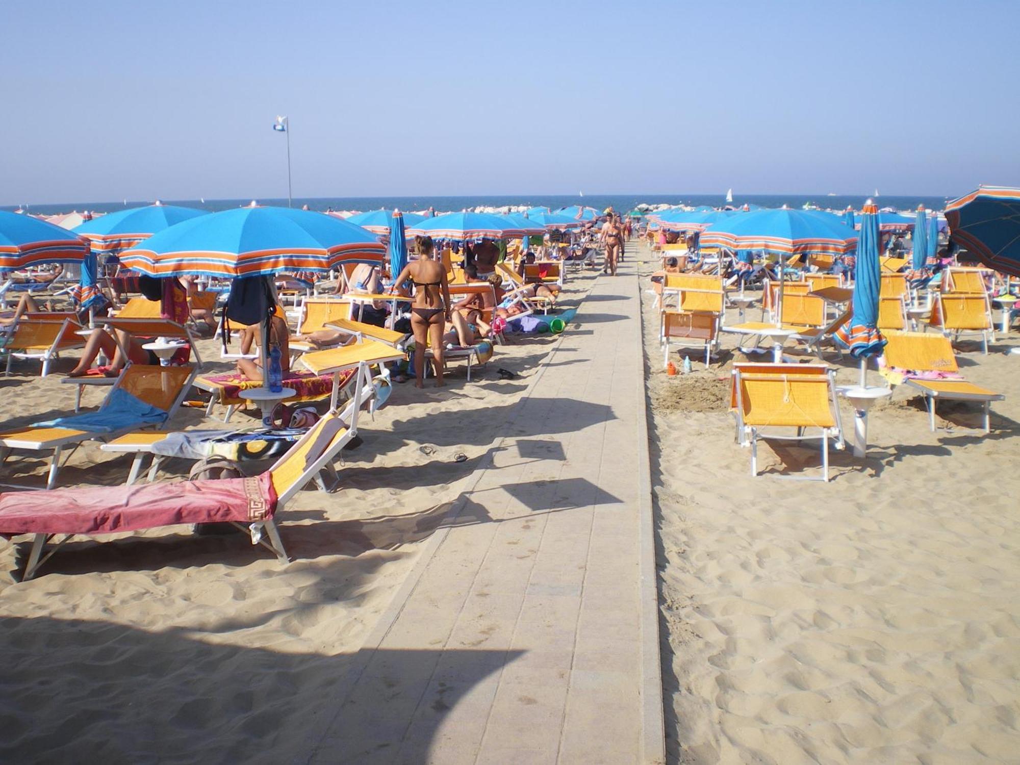Hotel Des Bains Cattolica Exterior foto